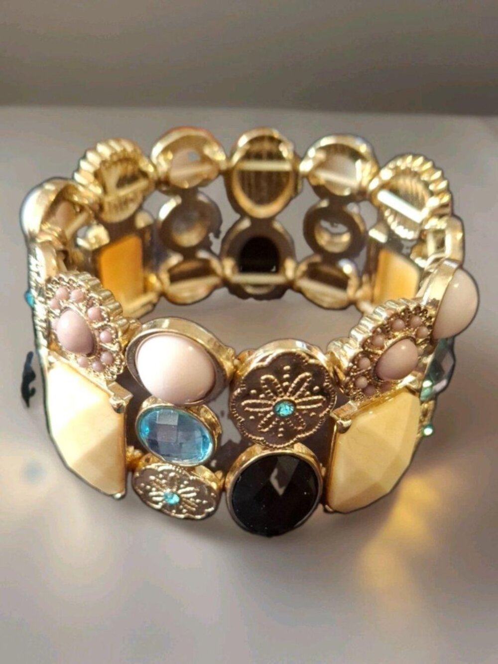 Statement stretch wide bracelet goldtone erica lyons unmarked